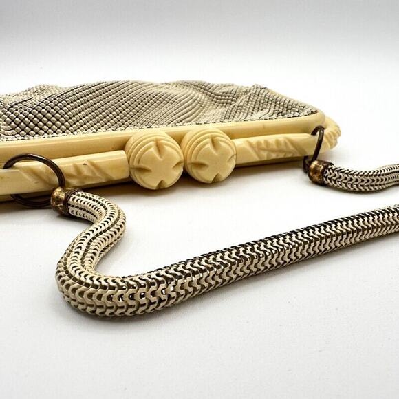 Vintage Whiting and Davis Alumesh Purse w Cream Bakelite Closure Mesh Handle - Picture 5 of 13